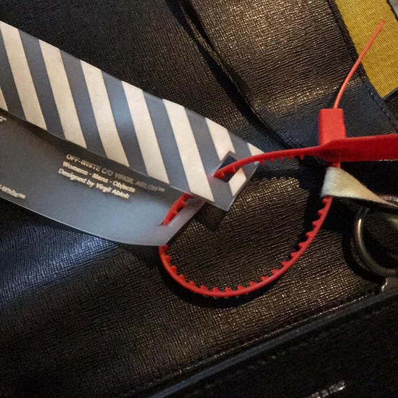 Off White Binder Clip Bag - Picture 7 of 7